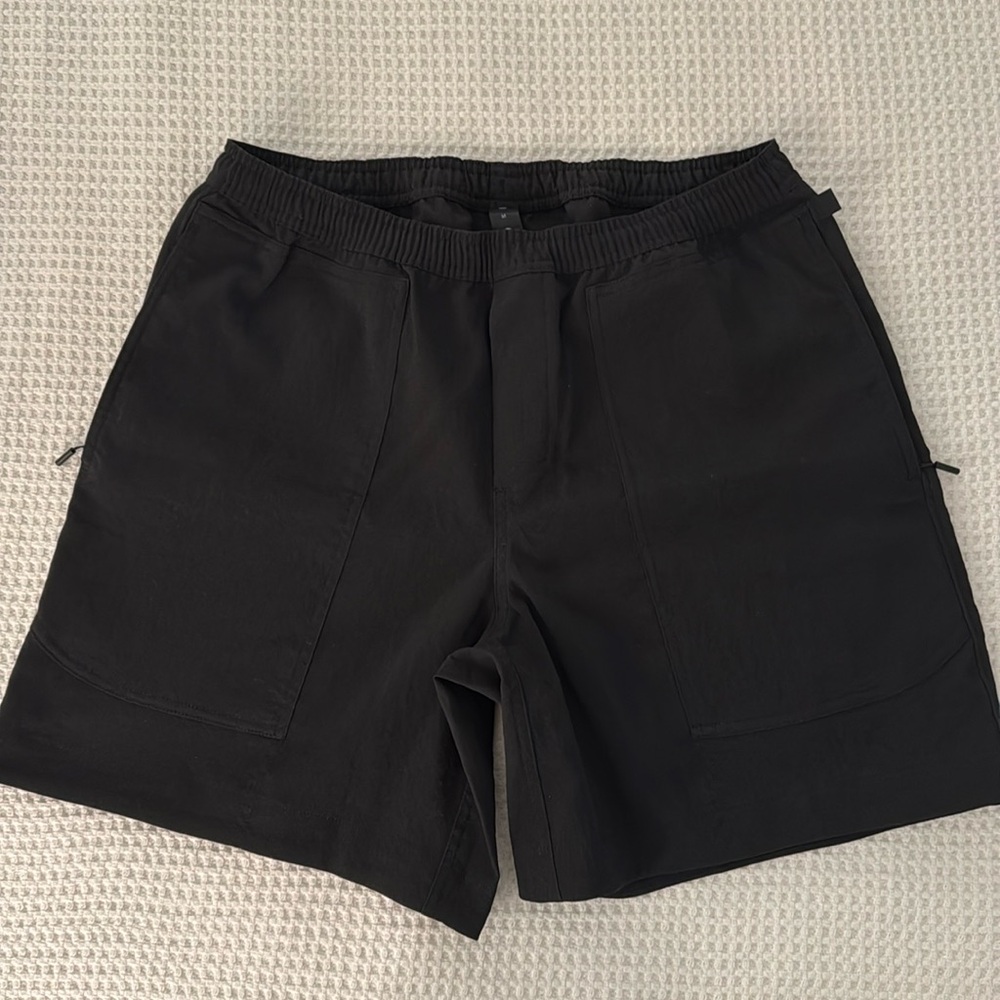 Men’s Lululemon Medium Short